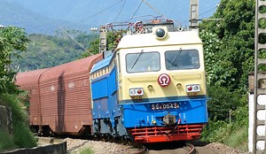 【鹰厦铁路】修葺一新的ss4-0543牵引混编货列冲上铁路桥