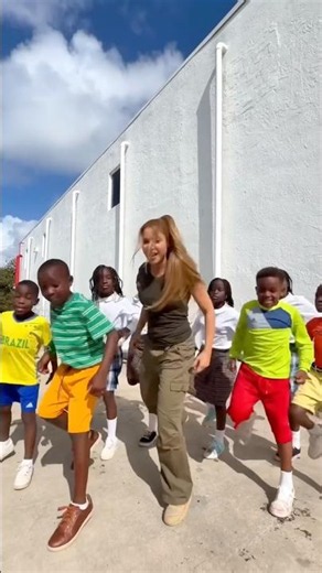DAI DAI - One Beat. One Dance. One Movement. #shakira with #ghettokids_tfug ♥️