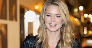 Virginie Efira trop belle en slim noir et top maxi décolleté