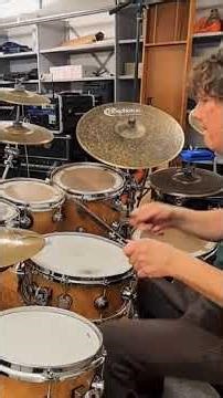 Drumming improvised funk fusion grooves in a live session - gettin' into a funk rock vibe