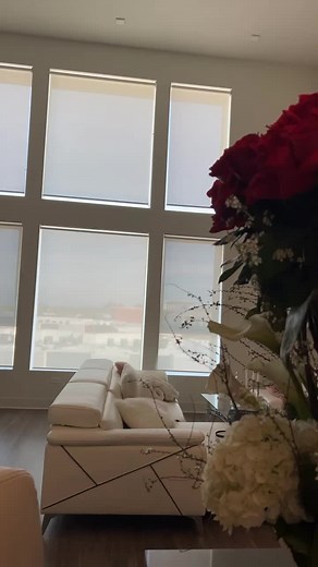 Happy belated Valentine’s. How he treats me #love #valentinesday #valentine #flowers #roses #fyp #loveday #iwantflowers