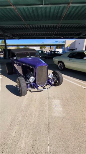 1932 Ford Roadster hot rod (Blue)
