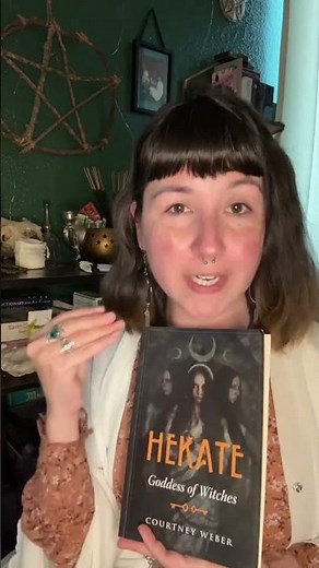 Who Is Hekate? An Introduction to the Goddess of Crossroads & Mythology