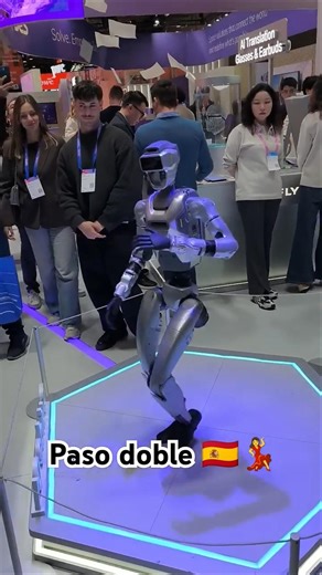 Robot dancing spanish paso doble at MWC 2026