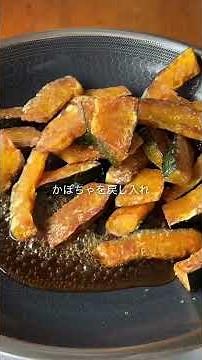 @urara_recipe◁他のラクうま野菜 かぼちゃは煮物ばっかり…って方にぜひ作ってほしいこのレシピ🎃 かぼちゃを薄切りにしてフライパンで焼いてから甘辛だれに絡めれば、少ない調味料で煮詰め...