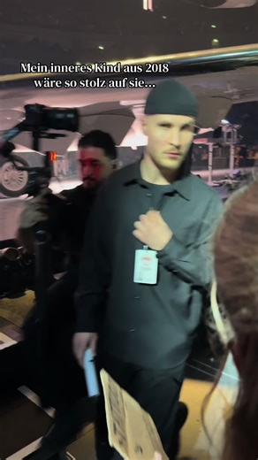 Danke @Apache 207 ♥️@Caro @𝕷𝖎𝖓𝖆⚽️🫀 @SabrinaKruse207 @Sara_207𒆜𝕽𝕭𝖂𒆜#fypage #viralvideo1million #apache207 #concert #koeln