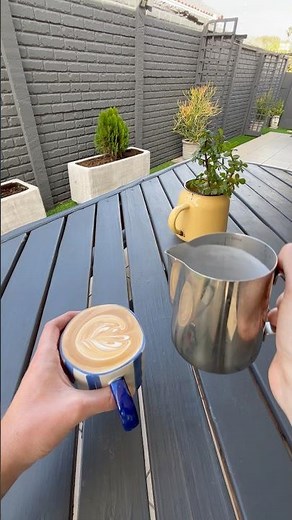 How To Pour Latte Art Like A Pro Barista #cappuccino #baristacoffee #homebarista