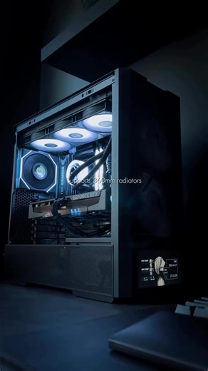 The LANCOOL 207 Digital isn’t just compact, it’s packed with power. Plus, the built-in 6” LCD screen lets you monitor temps, fan speeds, and system stats or customize it to your liking. 🎨 Cr. @fuziqopc #lianli #case #pc #setup #build | Lian Li HQ