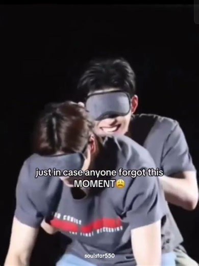 touch your favourite person 🤭🫣👀 #pondphuwin #ppnaravit #phuwintang #gmmtv #gmmtvofficial #meandthee
