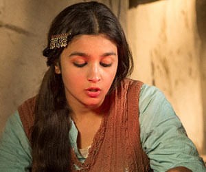 पढ़िए, आलिया भट्ट की चर्चित फिल्म 'हाइवे' की समीक्षा