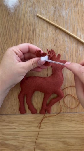Sewing a little deer | felt sewing pattern available 🦌🪡