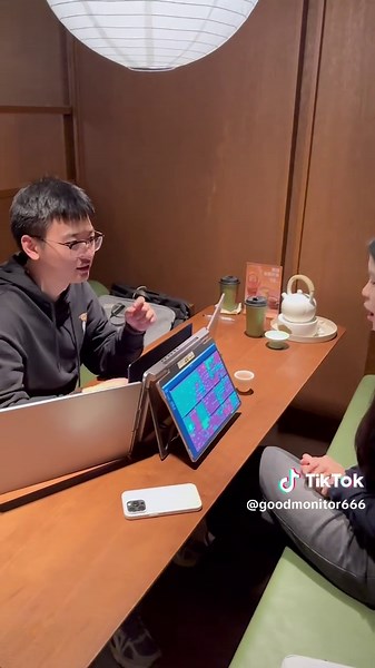 Simplify Workflow with Dual Screen for Efficiency