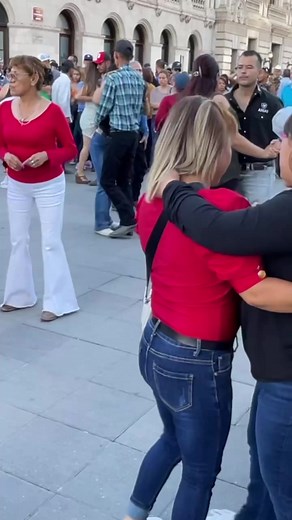 Un baile espectacular, de mega más en la plaza!💃🏻🔥 #chihuahua #baile #viral #fiesta #plaza | Estampas de Chihuahua.