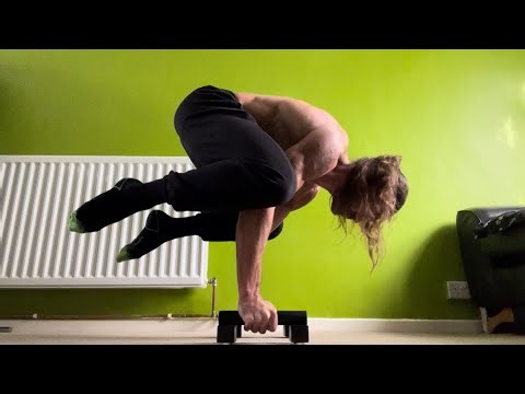 Frog Stand (BA) on mini parallettes