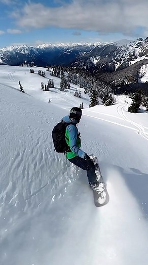 2019 Xtreme Verbier winner @jonnpow dominated the 2022 Challenger series with two wins in Kirkwood and Crystal Mountain to reclaim his World Tour spot after two years of absence. With already 5 FWT seasons under his belt, Jonathan is bringing plenty of experience to this year’s snowboard roster. Excited to have you back on the World Tour, Jonathan! 🤜🤛 #FWT23 #HomeofFreeride | FIS Freeride World Tour
