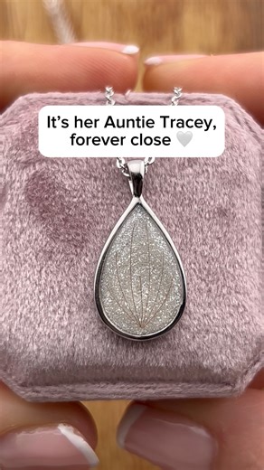 In Memory of Auntie Tracey 🤍 Website: www.memoriesmade.co.uk This teardrop necklace was made in memory of Auntie Tracey. Her hair was placed gently onto a soft white background and sealed safely within, protected under a clear layer that will preserve it forever. The piece was finished with her true handwriting, engraved in her memory — words written by her own hand, now carried close by those who loved her. There is something irreplaceable about the love of an auntie. They hold a special place