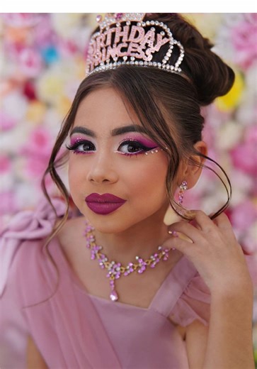 Maquiando Cliente Cigana: Beleza e Cultura em 6 Anos