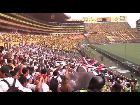 La barra de la U en el Monumental