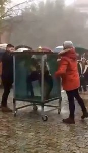 Pedro Volta, an illusionist, drowns while doing an escape trick