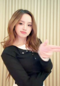 Knock knock? #UNIS #유니스 #ELISIA #엘리시아 | elisia