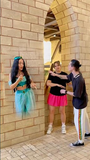 The magic wall with Jasmine...🤭🙌🏻 (not for kids) #jasminemeyer