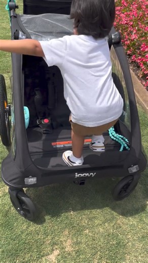The joovy Cocoon X2 is a head turner! Seriously - so many compliments when we use it at Disney parks! @babyquip_alexaandericinorlando Every feature thoughtfully designed with parents in mind. Our favorites: 🩵Disney and Universal approved 🩵Weight capacity: 100lbs 🩵Peek-a-boo window 🩵Built-in shade and rain cover 🩵Large hidden storage Need help choosing the best stroller for your family? Message us and we’ll help! @tagalongkids #babyquiporlando #stroller #disneystroller #themepark #themeparks