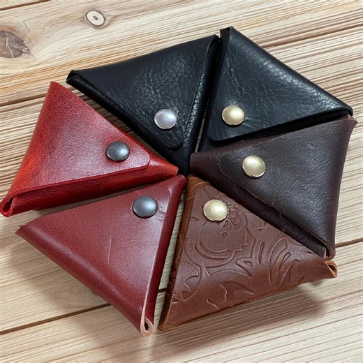 Monedero pequeño triangular de cuero de doble cara con broches hecho a mano - Etsy México