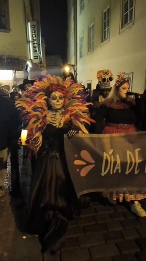 Děvčata, právě živě💀💀💀 - - musim se s vámi podělit, posílám pozdrav z mexického průvodu Dia de Muertos💀💀💀. | Monika Horká - Hitomat, Magic Style, luxusní oblečení,Velikosti L/XL/xxxl