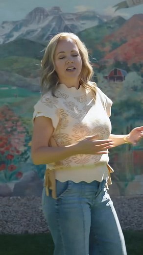 Come with me to explore the magic of Midway ✨ This charming mountain town feels like stepping into a European getaway! Cozy corners, delicious food, and scenery that makes you want to stay awhile. There’s a reason people fall in love with this place the moment they arrive. So excited to showcase Midway and its incredible local spots on @theamericandreamtv. Airing soon… stay tuned! 😉 📍952 Schneitter Cir Midway, UT 84049 🏷️ $700,000 🛏️ 4 Beds | 🛀 4 Baths | 📐 2,764 SqFt More info: utahrealest