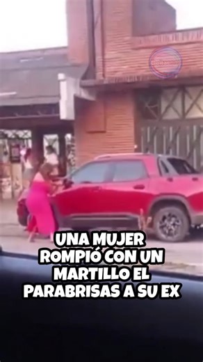 Deltacom on Instagram: "🔨 Una mujer fue filmada en General Madariaga mientras destrozaba con un martillo la camioneta de su expareja. Según el denunciante, la agresión ocurrió en la vía pública y no fue un hecho aislado. 🚨 La víctima, de 70 años, aseguró que ya venía siendo hostigado por su ex, de 46, en su comercio. Tras el episodio, solicitó una medida de restricción y un botón antipánico. 🎥 El momento quedó registrado en video y fue aportado como prueba a la Justicia, que investiga el caso