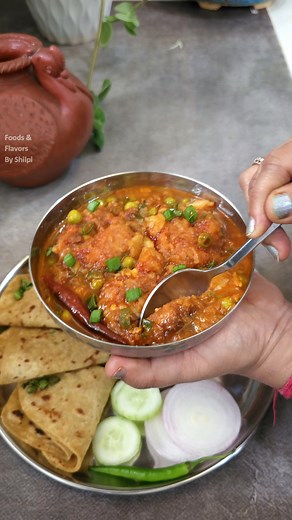 616K views · 7.4K reactions | Kabhi socha bhi nahi tha muli ko aise bhi bana sakte hai. Mooli se banayi nayi sabji  super soft masaledar mooli ke kofte | Muli kofta recipe #FoodsAndFlavors #RecipesByShilpi #FoodsAndFlavorsByShilpi #recipes #food | Foods And Flavors | Facebook