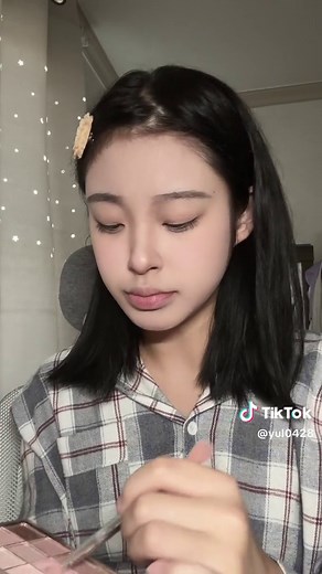 데이트 메이크업: 예쁜 화장법 및 남자들이 좋아하는 메이크업 설명