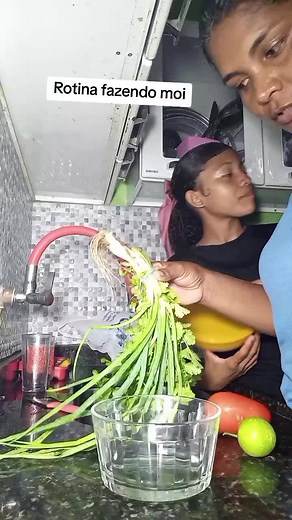 Rotina de Cozinha: Preparando Refeições com Maria Clara