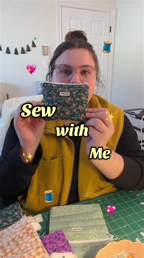 Mini sewing vlog finishing up some keychain wallets / zipper pouches 💖 #sewingvlog #sewingtutorial #sewingideas #sewwithme #beginnersewingproject