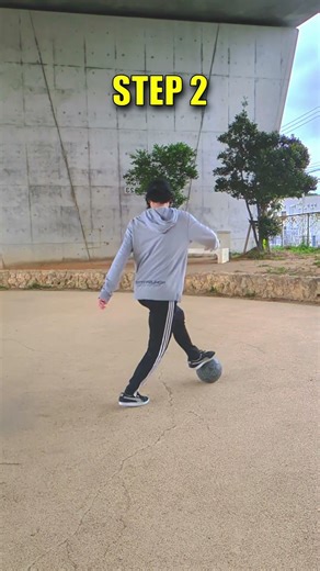 Learn invert v-turn skill #footballskills #soccerskills