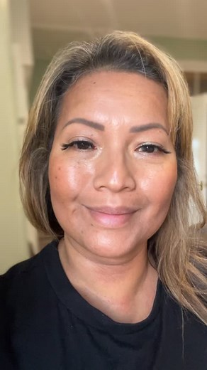 My skin has been through it this week… honestly I could’ve cried. One wrong shampoo in the shower and boom… allergic breakout, angry red patches, my neck on fire and now a wee crack at the corner of my mouth. If you’ve ever had one, you know how stubborn those things are because you’re constantly moving your mouth. But here’s the thing… this is exactly why I always teach my clients not to panic. Your skin isn’t broken… it’s reacting to protect you. Stressing only makes everything flare more beca