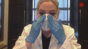 Des millions de masque N95 sont produits à Tracadie dans la Péninsule acadienne. La présidente de l'entreprise Alpha Medical Manufacturing, Fanny Pallot, explique comment bien porter ce genre de masque. | Pour en apprendre plus sur l'entreprise : http://rc.ca/SHThSh | Téléjournal Acadie