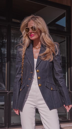 It’s official… this incredible denim blazer is my favorite purchase of 2023!!! And it’s currently ON SALE!!! 💃 Chances are you’ve seen a post or two with this beautiful denim blazer already… but it’s too gorgeous not to share again. The details are so luxe and elevated, and the fit is incredibly flattering and timeless. It’s also a four-season investment piece, so you can comfortably wear it year-round. It pairs effortlessly with all basics, from white jeans to dresses to work trousers, making 
