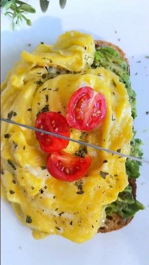 Easy: Toast à l’avocat avec œuf en 5 minutes