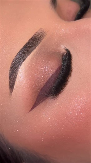 Beginner's Guide to Eyeliner with Tape