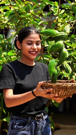 farm fresh karela (bitter gourd) recipe with onion 🧅 flavour #food #bittergourd ‪@flaviacapital‬