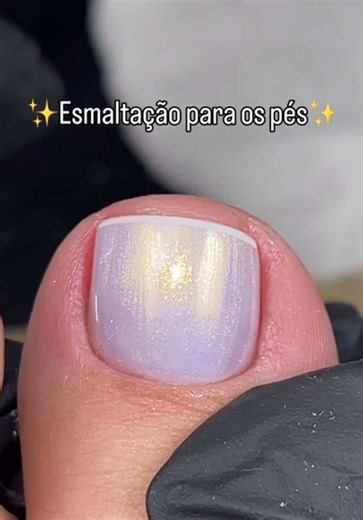 Unhas dos pés: combinação com Polar, Véu, Gold Top e Pétala Branca