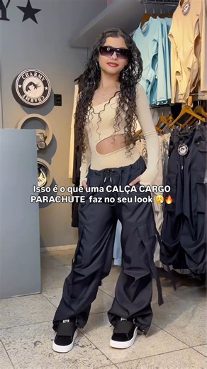 Charmy on Instagram: "🔥 Body com recorte + calça cargo = combo fashion pra meninas estilosas de 10 a 16 anos ⠀🛍️ COMPRE pela nossa loja on-line clicando no link que está em nosso perfil ⠀ 📦 Enviamos para todo o Brasil 🎀 LINK NA BIO 📏 Tamanhos do 10 ao 18 🏬 Loja física: Praça Quintino Bocaiúva, 33 – Centro – Varginha MG ⠀ Esse look tá super em alta em 2025! Confortável, moderno e com muita personalidade — perfeito pra escola, festinha, viagem ou vídeo de TikTok 🎥💥 ⠀ Se você tá procurando 