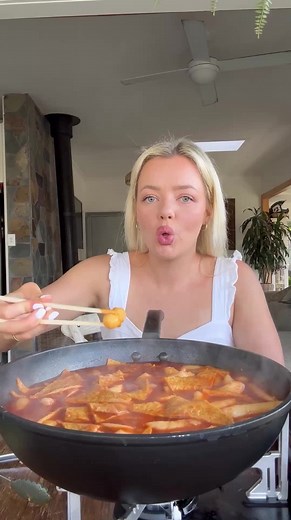 Bridey Drake (@brideydrake)’s video of tteokbokki