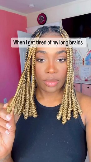 What a fun way to switch up your braids when you’re bored of them or when they get old! 😍 🎥 credit: @HartfordBraider☀️ (braider based in hartford, go check her out!) Follow us for daily braids inspo, tips, tutorials and more 💗 #fyp #braidstyles #knotlessbraids #braidstutorial #summerbraids #braidtutorial #blackgirlhairstyles