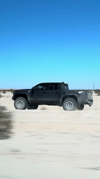 Long Travel 4th Gen Toyota Tacoma 🤯👆 #builtonbfg