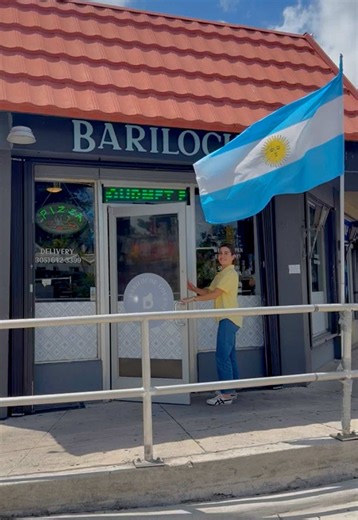 Bariloche is a go-to for midday snacks and when I need something good to bring to a gathering. Speaking of which, great place to pick up your next World Cup watch party spread. 💡🥪🥟🍰🍯⚽️ @Bariloche Gourmet Miami #barilochegourmet #empanadasmiami #miamiempanadas #argentina