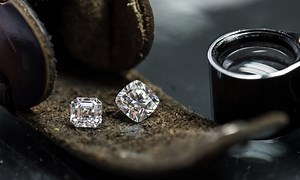 Simulated Diamond vs. Real Diamond: What's the Difference?