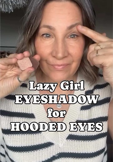 SAVE THIS ONE!… Lazy Girl Eyeshadow for hooded eyes.🙌 This is a simple 2 color eyeshadow look with a hint of shimmer that’s super easy and perfect for everyday! Give this one a try! Seint eyeshadow colors: 🤎PEPPA - shimmer on lower lid 🤎COCO- Deepen crease color and up onto brow bone if you have hooded eyes like me 😊 🤎BRIGHT BRUSH 🔗🔗🔗Seint makeup in Bl0 #easyeyeshadow #easyeyemakeup #lookyourbest #hoodedeyesmakeup #matureskinmakeup #eyemakeuptutorial #eyemakeuplook #eyeshadowtutorial #ey