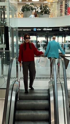 12K views · 24 reactions | Do people help a blind person? | Panda Curioso | Facebook